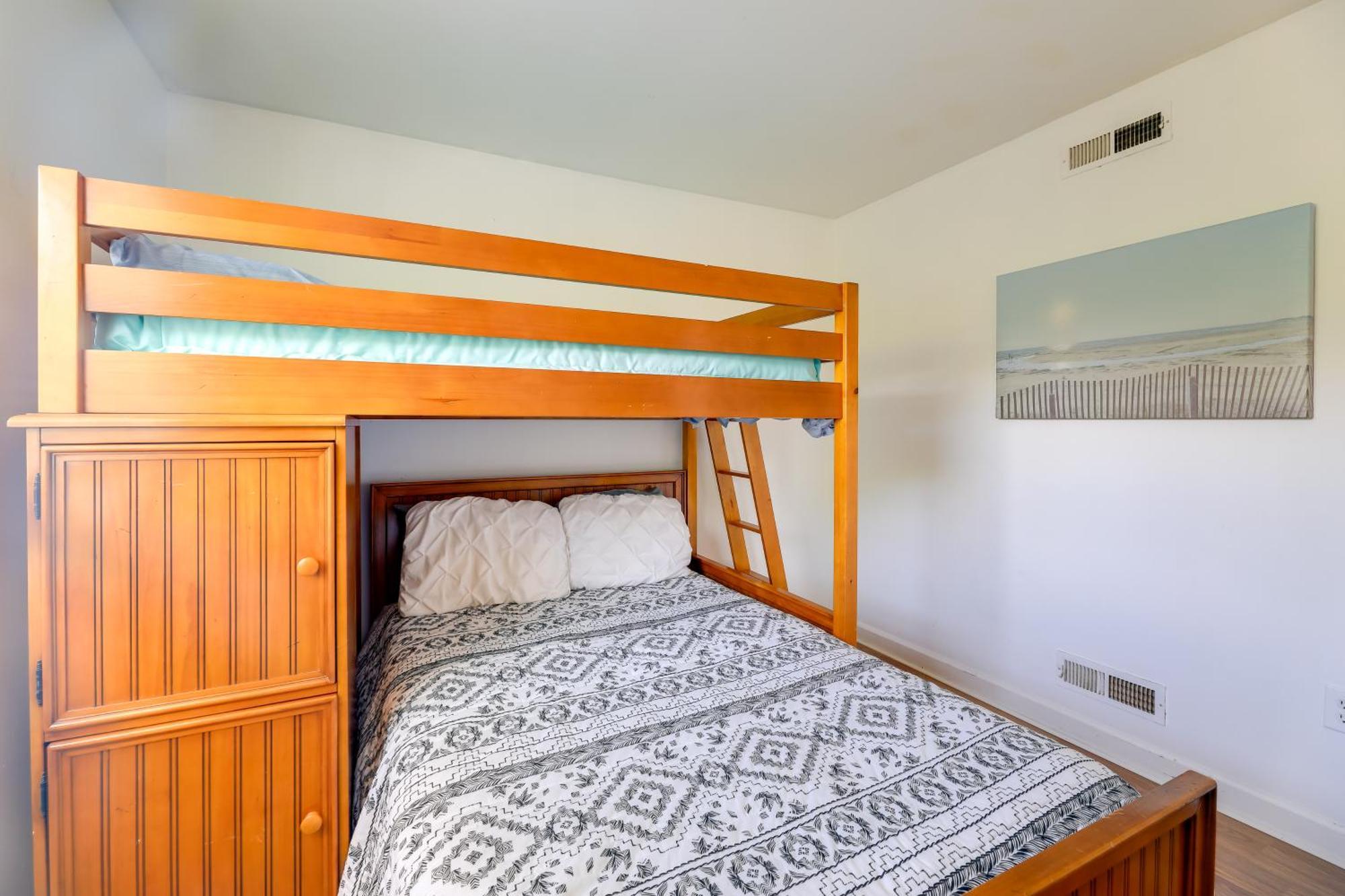 West Of The Moon Ocean Apt With Beach Access! Emerald Isle Esterno foto